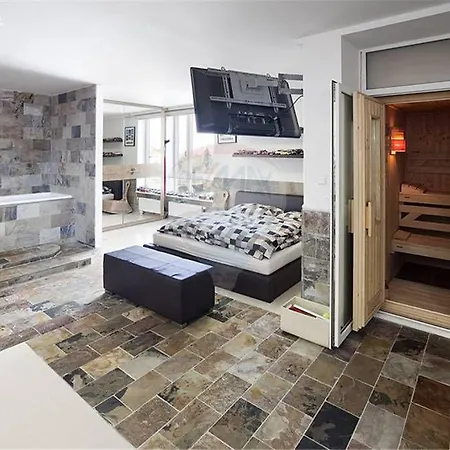 Luxury With Sauna Πράγα